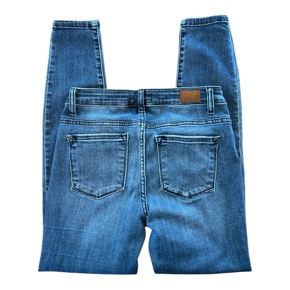 Judy Blue women’s blue distressed skinny jeans size 27